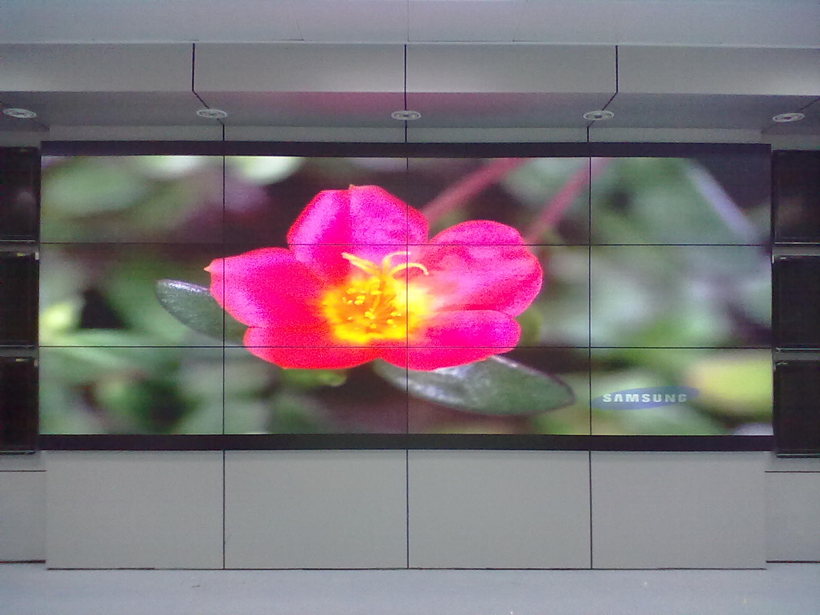 LCD Video wall--55Inch 3.9mm 3*4